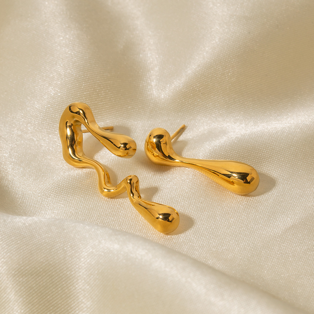 Pendientes de gota irregulares chapados en oro estilo moda_voghion.com