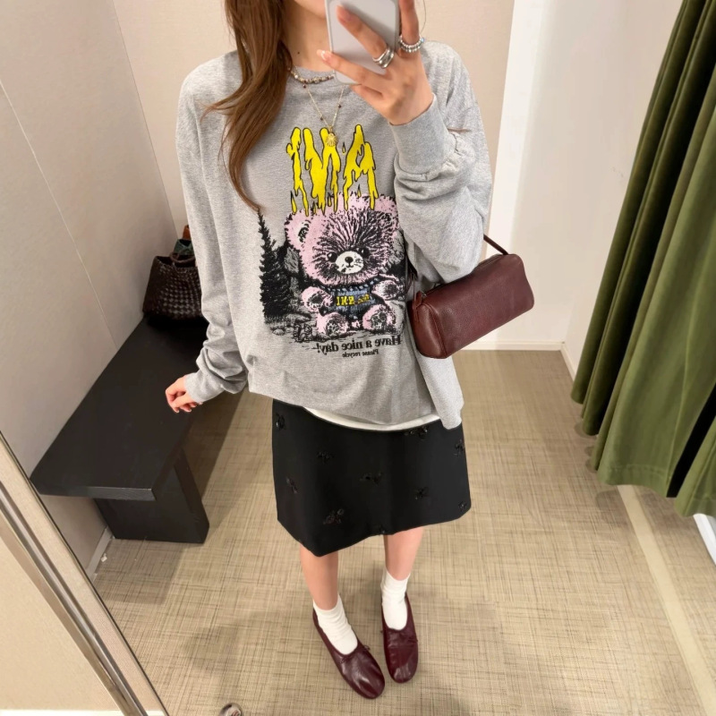 Early Autumn Vintage Teddy Bear Print Long Sleeve T-Shirt for Women, Loose and Casual, Round Neck, Gray Base Shirt