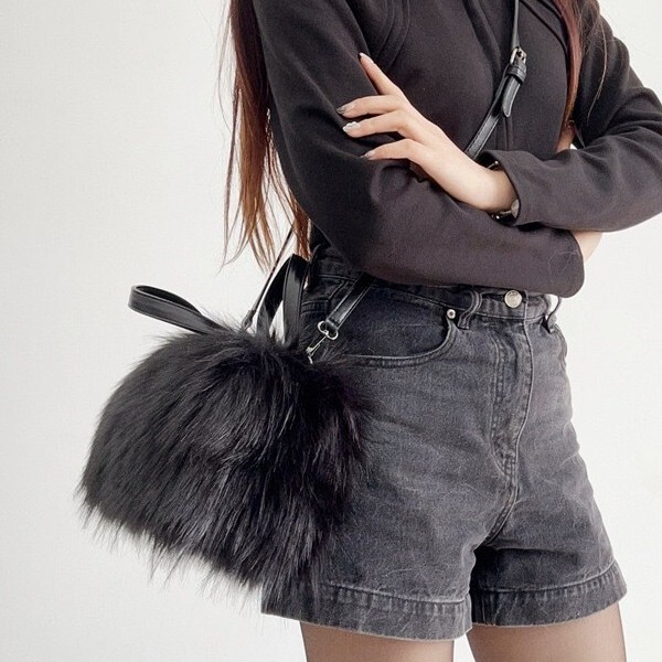 2026 New Style Women's Plush Handbag Imitation Raccoon Fur European and American Crossbody Handbag Square Bag Amazon Cross-Border