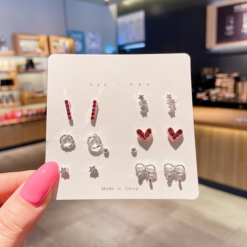 Juego de pendientes 2025 nuevas mujeres de moda simples, compactas, exquisitas, de alta gama, pendientes de celebridades de Internet