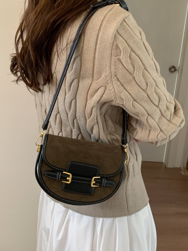 Bolsa de silla de mano exterior de color combinado para mujeres 2025 nueva moda universal nicho retro bolso de hombro