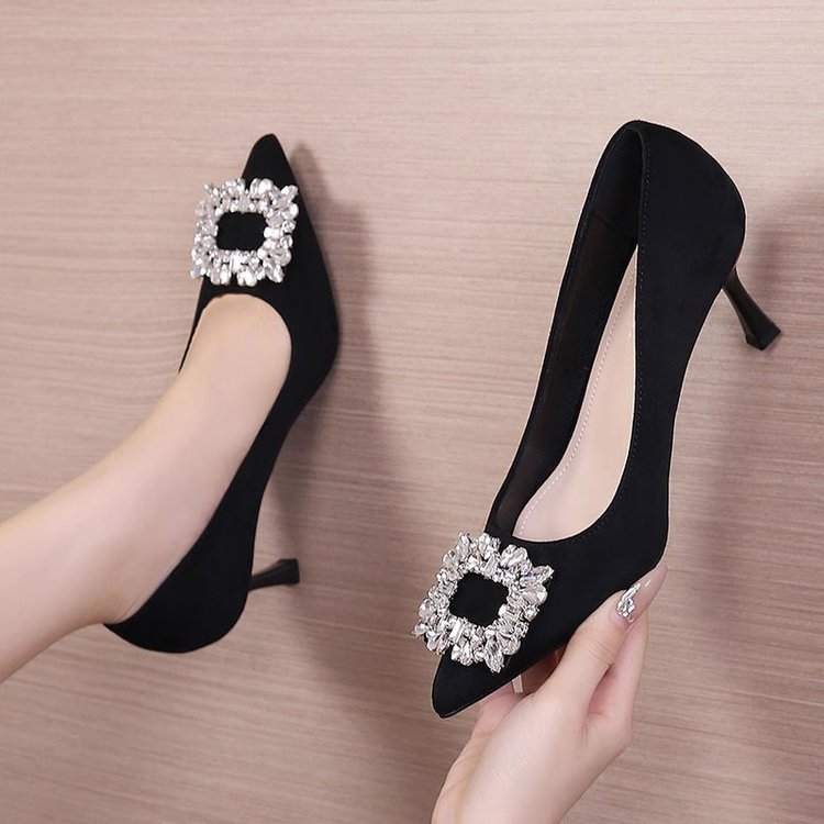 Zapatos de tacones altos de diamante de punta francesa 2026 primavera y otoño nuevos zapatos de tacones negros profesionales poco profundos