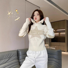 正确字母五角星钩花翻领针织衫女简约舒适百搭套头长袖上衣新款