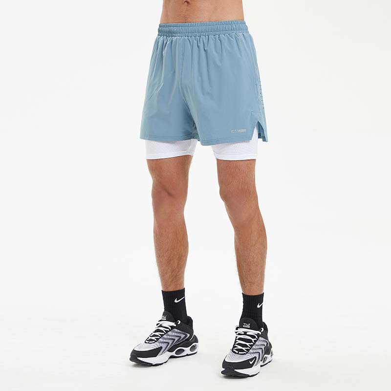 Verano hombres deportes fitness pantalones cortos de doble capa de secado rápido transpirable correr casual pantalones de tres puntos en stock impreso Modificación del logotipo