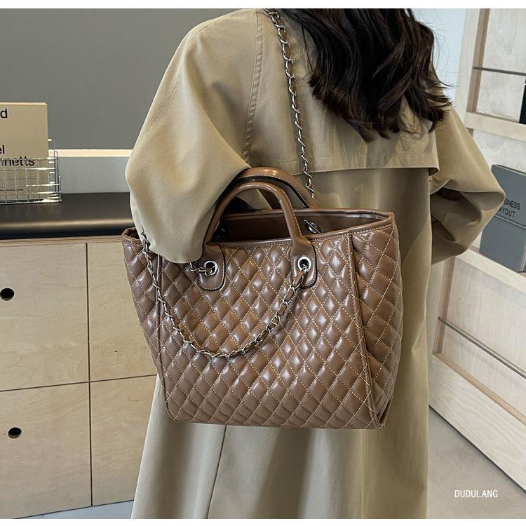 Women's rhombus large capacity women's bag 2024 new chain bag versatile hand held shoulder commuter style tote bag_voghion.com