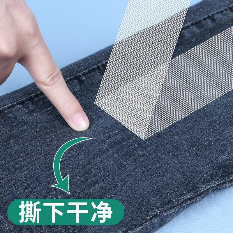 Los pantalones se doblan y se doblan, los pantalones autoadhesivos se doblan y los pantalones se acortan.