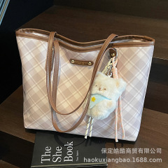 休闲大容量包包女式2025新款潮通勤百搭单肩腋下包流行格子托特包