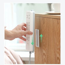 插排固定器家用插座可移动免打孔挂墙壁粘贴式整理器插线板固定器