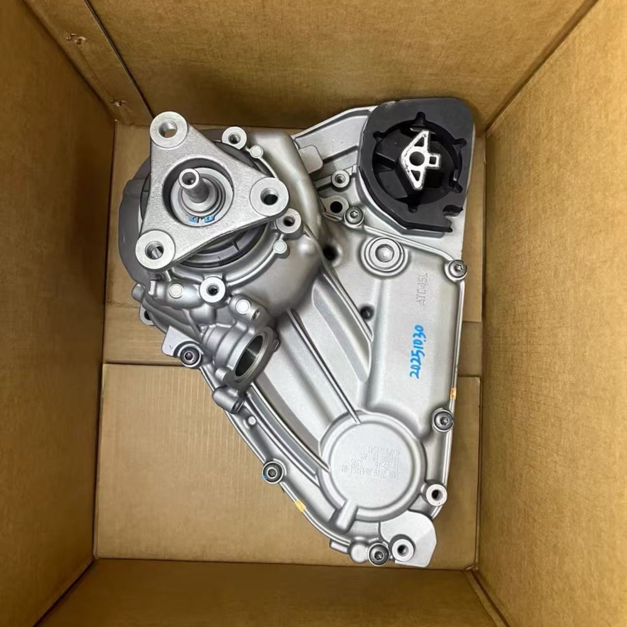 Bmw Atc45L Transfer Case 27107643758 Suitable for X3 X4 X5 X6 Eight-Speed Four-Wheel Drive Models