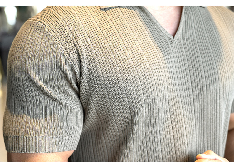 Polo in maglia da uomo scollo a v a righe verticali casual_voghion.com