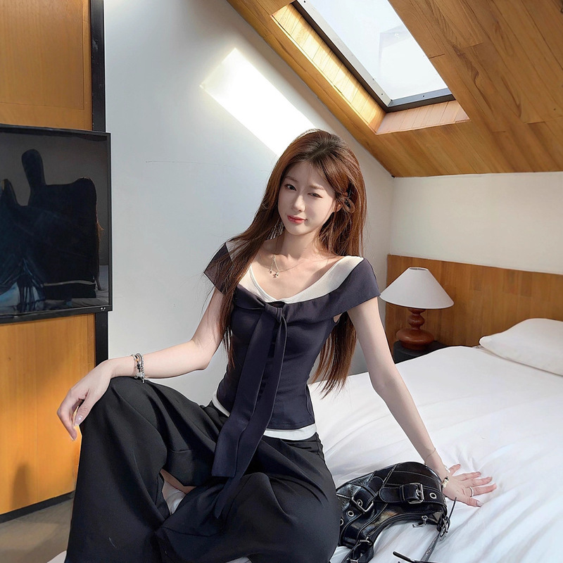 Color-Block V-Neck Off-Shoulder T-Shirt for Women, Summer Design, Niche Pure Desire Style, Waist-Cinching, Slim-Fit Short Top