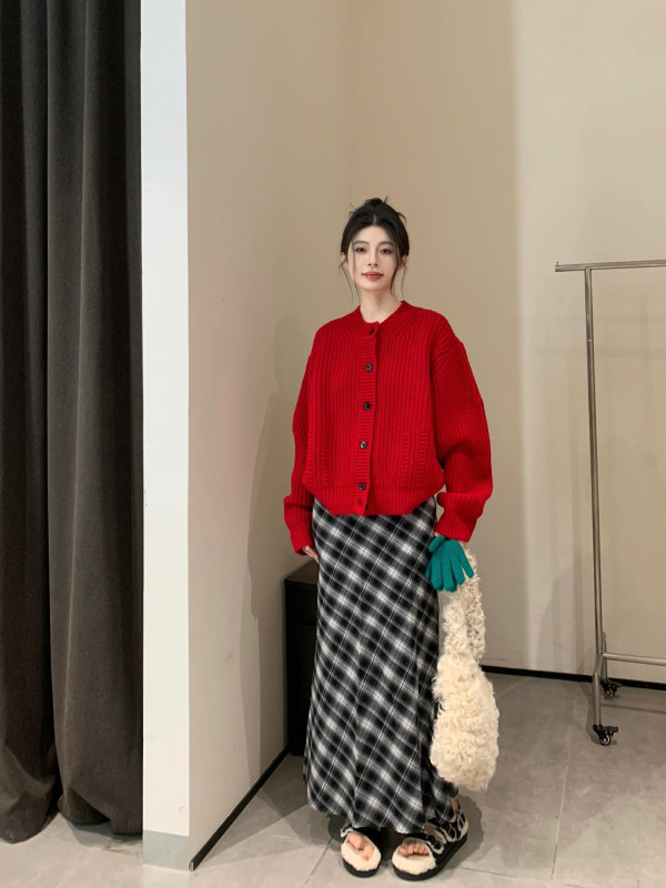 2025新年红色软糯纽扣开衫毛衣女秋冬新款宽松慵懒百搭针织外套潮|undefined