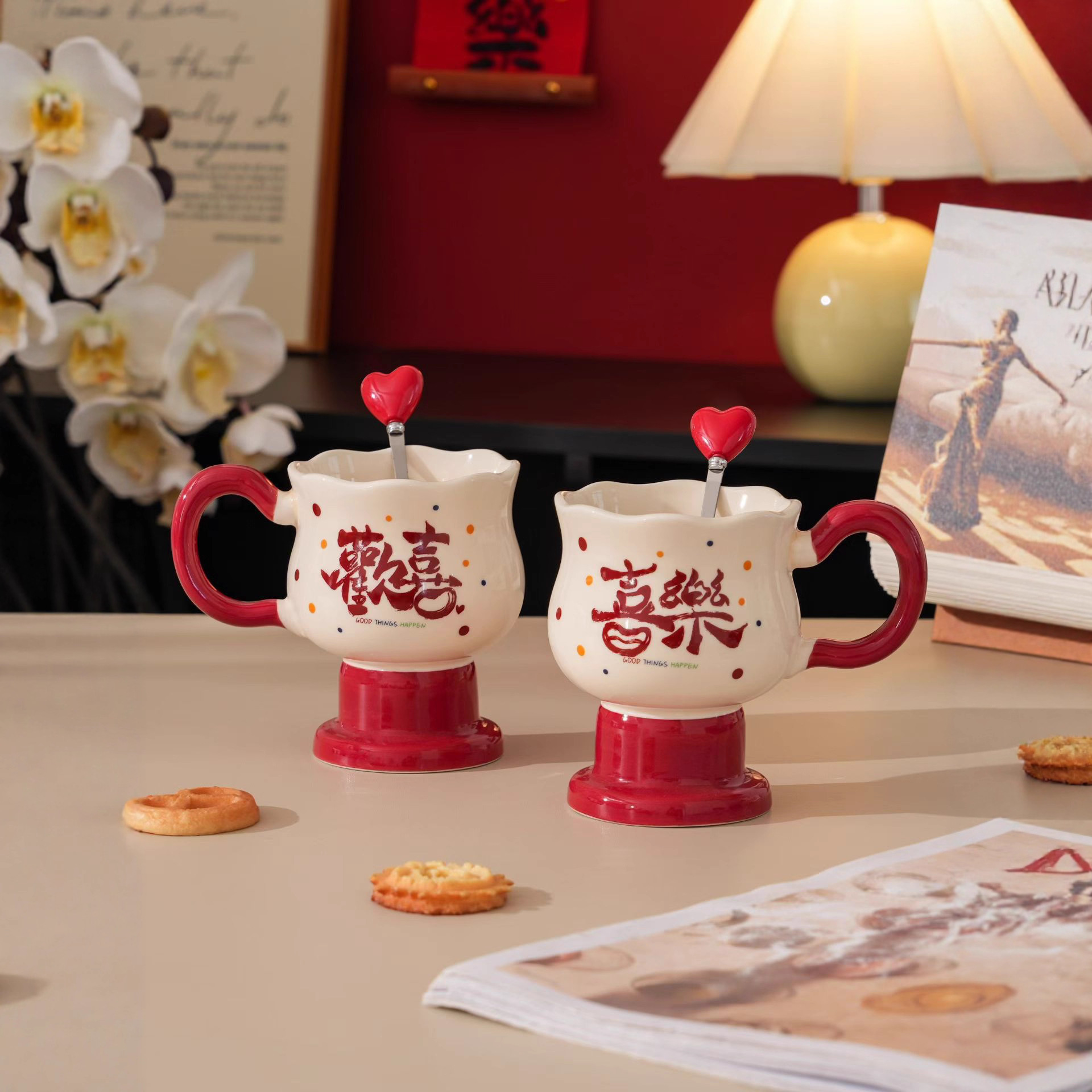 Parejas creativas felices copas regalo de mano taza de cerámica pie alto personalidad corazón de melocotón regalo taza de agua de boda taza de tinta de tinta