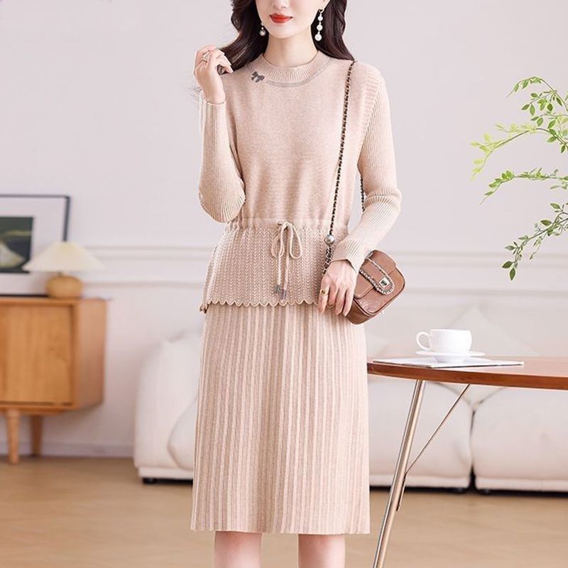 Fashionable knitted sweater