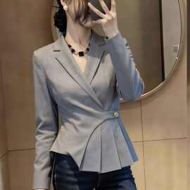 2026年春季新款灰色法系休闲风高级感设计穿搭显白显瘦长袖女上衣