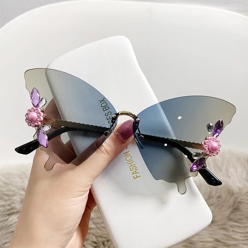 Gafas de sol para mujer de fiesta con forma de mariposa y diamantes incrustados, marco grande, moda y tendencia para street style, nuevo modelo europeo/americano transfronterizo.