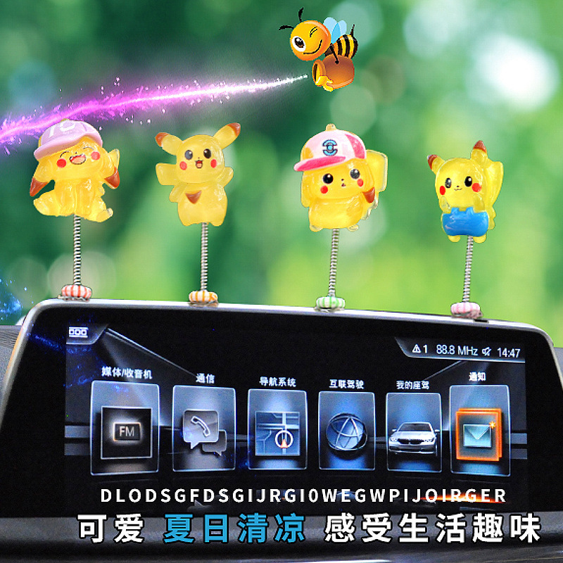 Nuevos productos adorables adornos de automóviles muñecas creativas decoraciones interiores de automóviles primavera sacudiendo la cabeza cabeza cabeza cabeza sala de transmisión directa con mercancías