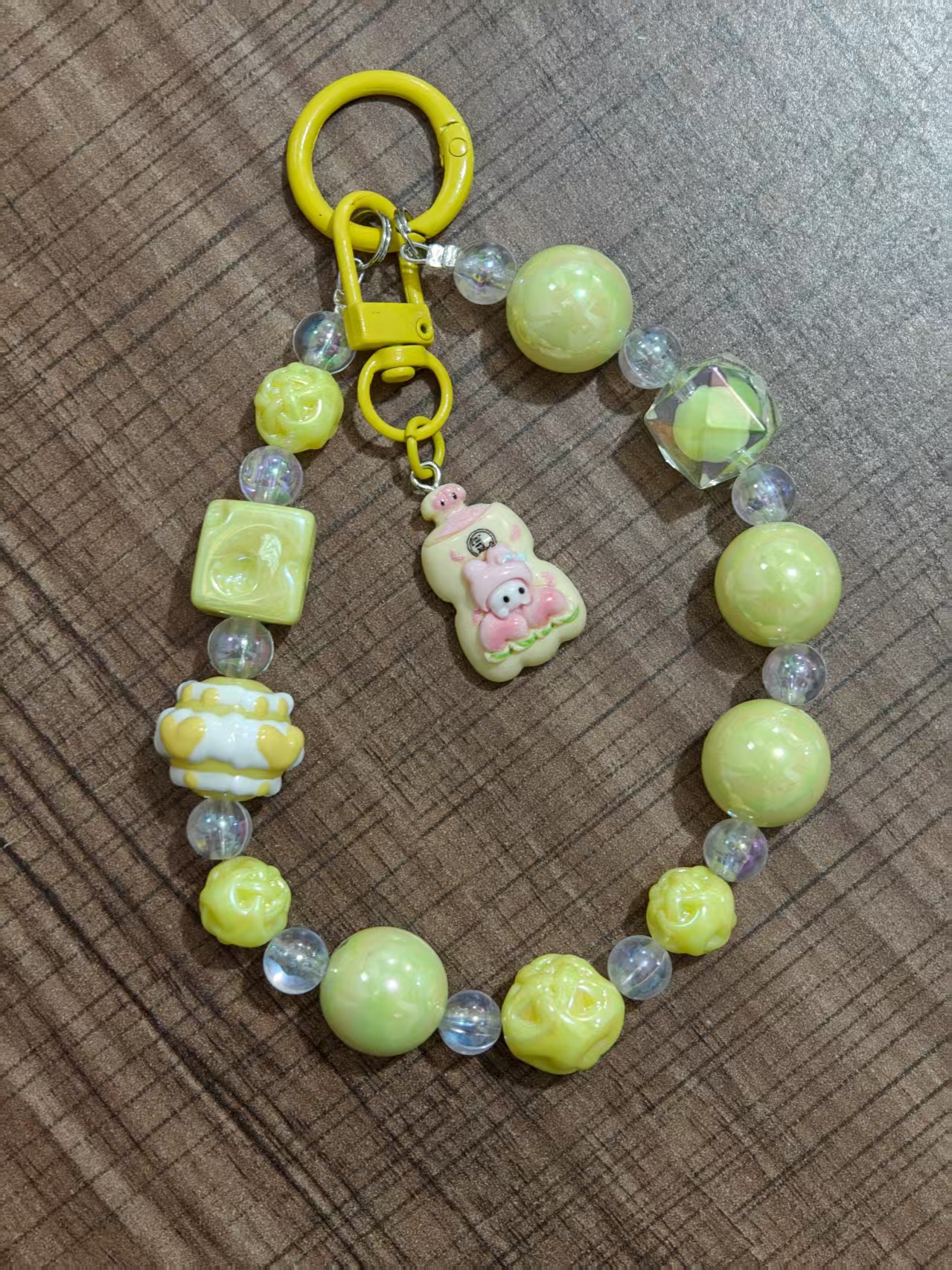 Nuevo colgante de cadena de teléfonos móviles de dibujos animados palomitas de maíz colgante de llavero creativo colgante de bolsas de perlas pintadas a mano