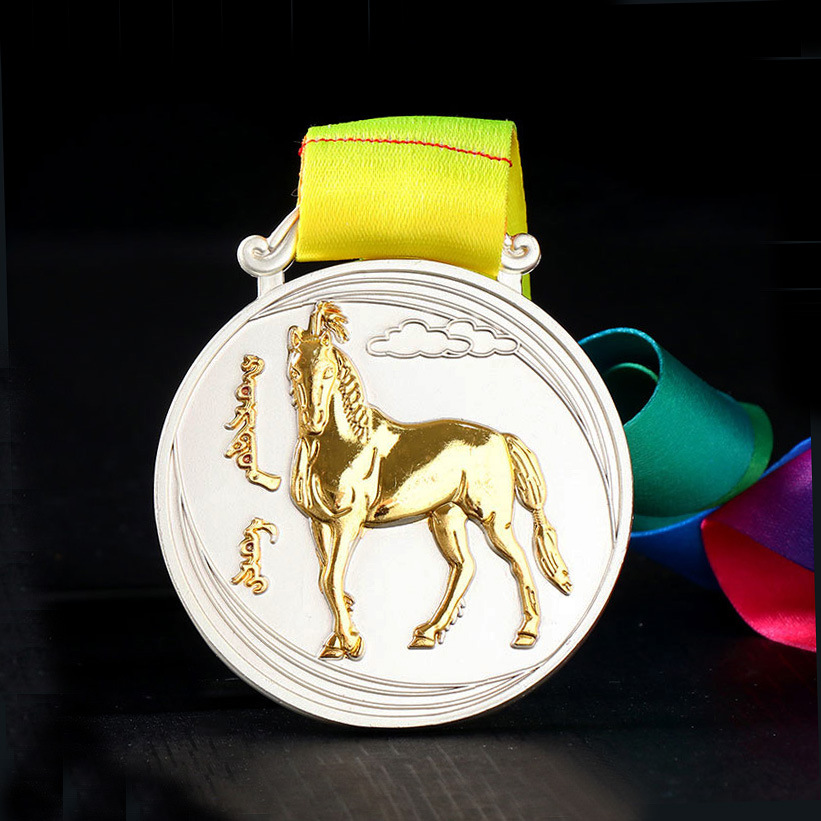 Fábrica al por mayor maratón en blanco creativo listado conmemorativo personalizado deportes corriendo caballo hoja de oro medalla logotipo impreso