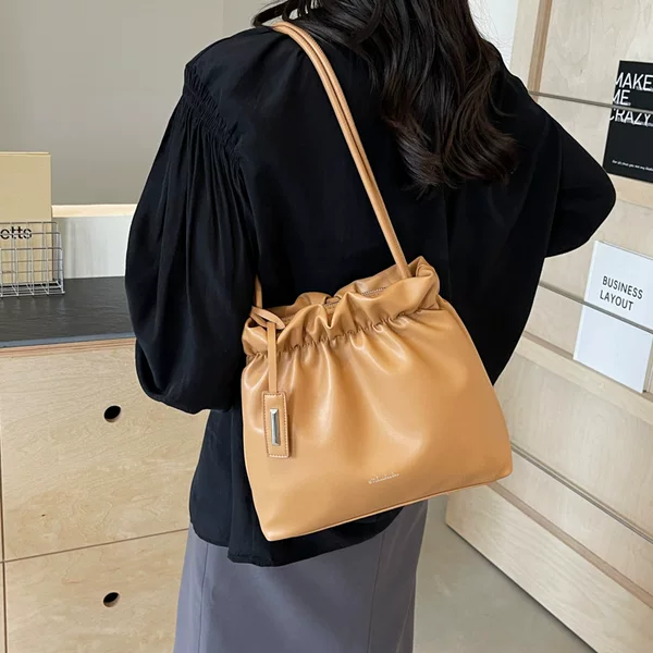 French Niche Design Bag Women's Wholesale New Style Women's Bag Trendy All-match Pleated Crossbody Bag Fashion Travel Bucket Bag