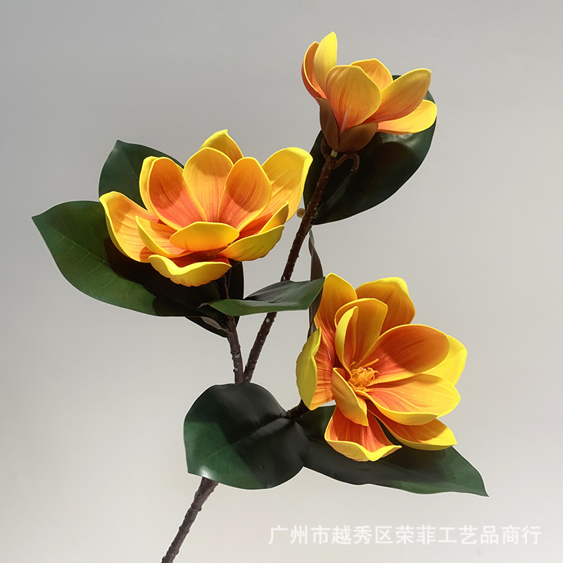 Simulación de flores magnolia sensación de mano 3D de alta calidad con hojas de simulación 3 cabezas magnolia decoración de la sala de estar de boda del hotel
