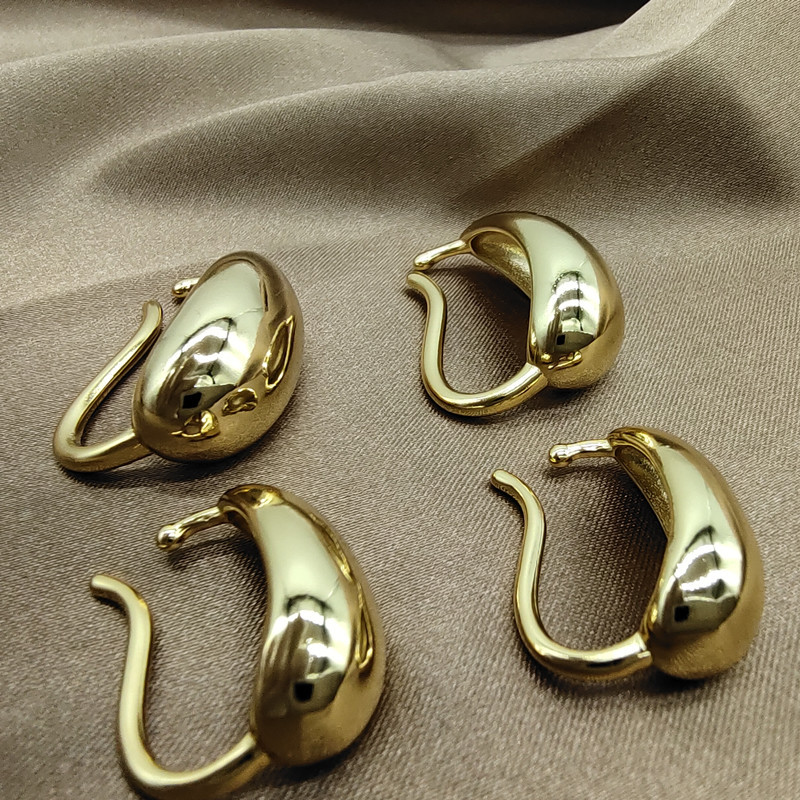 Glossy ear clips drop-shaped