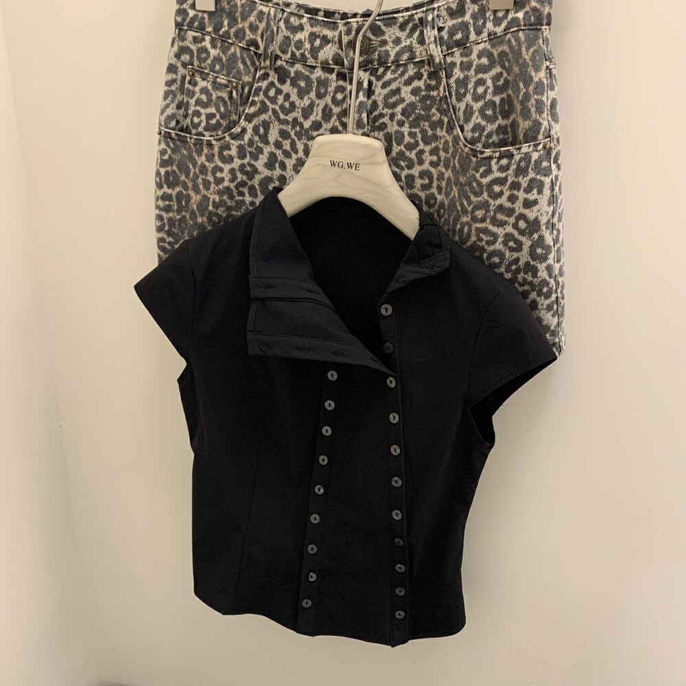 Liquidación, sin devoluciones ni cambios, camisa de verano con botones de estilo puro y atractivo, camisa irregular versátil y de corte ajustado W5287 image 5