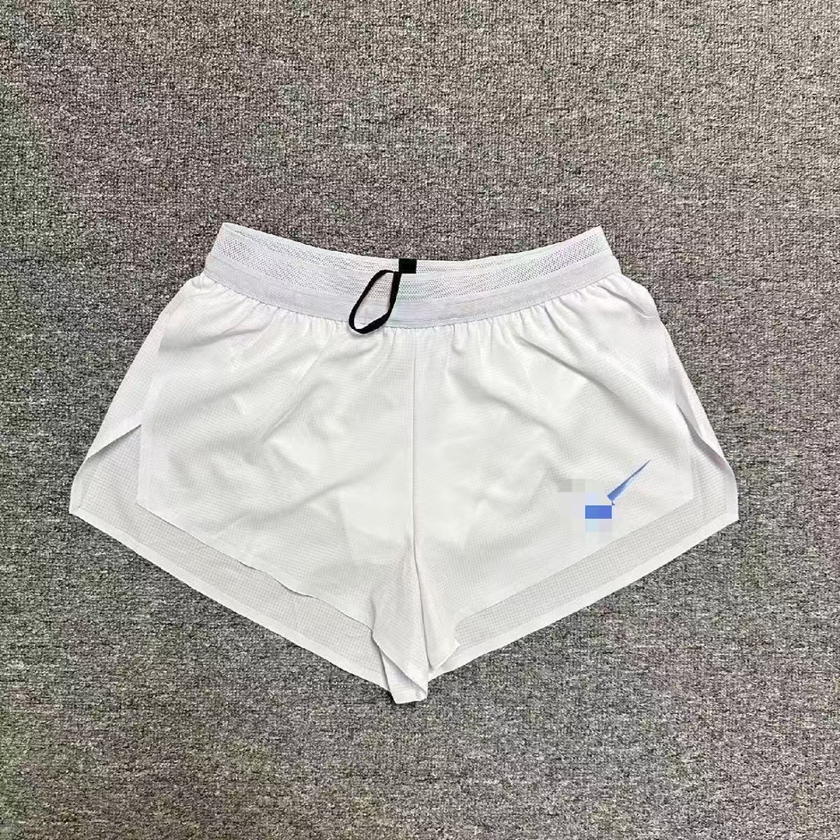 White three-quarter pants (blue hook on one side)