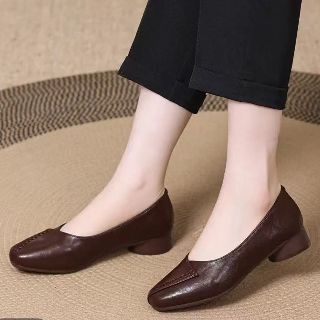 2026 primavera y verano nuevos zapatos de cuero suave primavera y otoño zapatos de mujer retro cómodos zapatos bajos