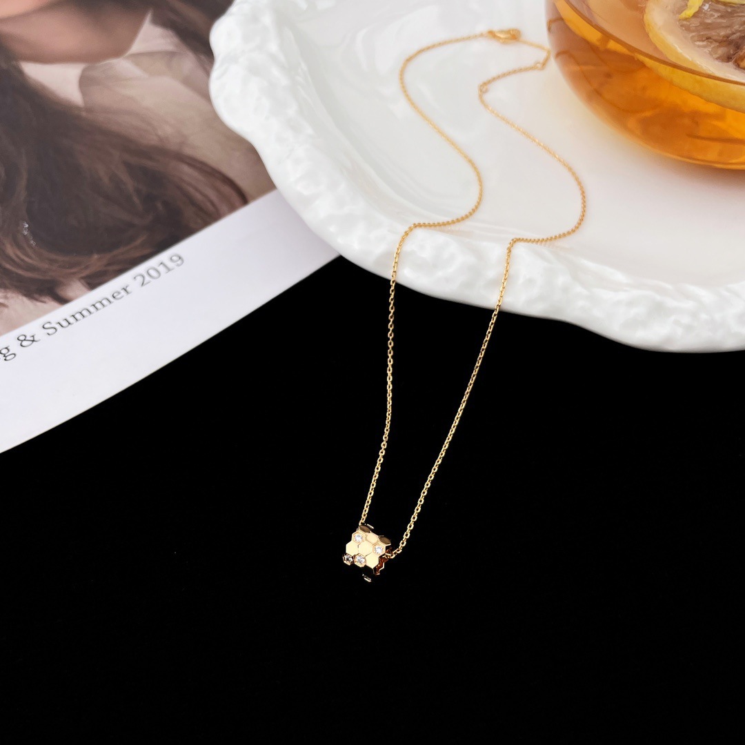 Golden version honeycomb diamond necklace, light luxury and niche necklace, female petite waist pendant, honeycomb collarbone chain_voghion.com