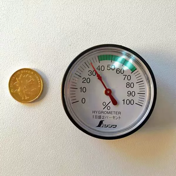 Япония Affinity Penguin Мини-механический автомобильный термометр-гигрометр Автомобильный термометр и гигрометр Высокая точность 72674