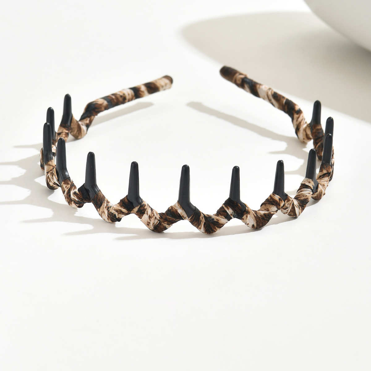 Tela esponjosa envuelta con dientes joyas para el cabello de mujer tocado ondulado leopardo joyas para el cabello al por mayor