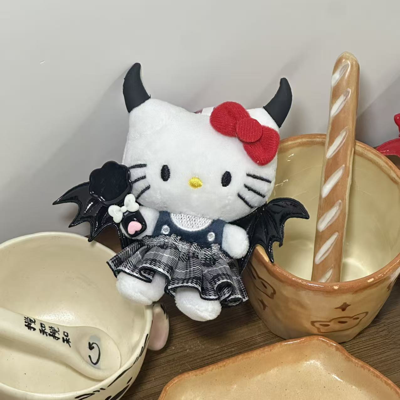黒麦わら帽子キティ帽子ベビーペンダントラブバックル人形人形かわいいヘップバーンスタイルペンダントキーホルダー