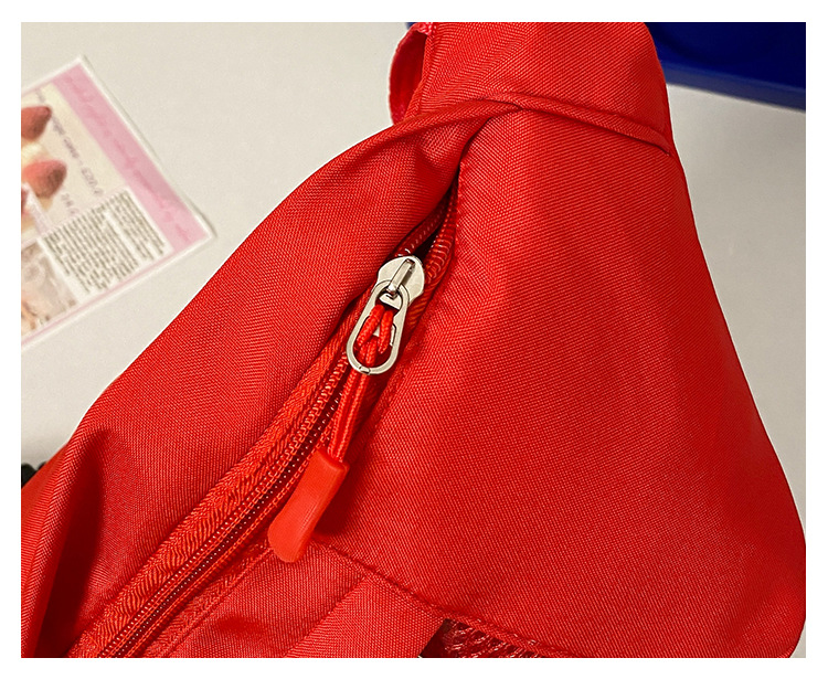 Japanese-style Instagram niche chest bags are selling well. Simple and versatile solid-color crossbody bags and Instagram student fresh single-shoulder bags are also selling well undefined