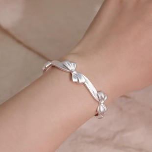 �yɫ�����Y���C�p��С�����¸߼������Ů��2026���±����|���֭h