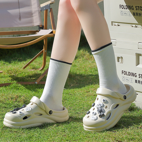 Comfortable Outdoor Hole Shoes for Women, Summer Squeezy Feeling Sandals, Thick Sole with Anti-Slip, Women's Beach Outer Wear with Cap Toe Slippers