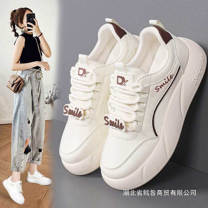 Sports Shoes for Women 2025 Autum New Women's Shoes Soft Sole Not Tiring Feet Junior High School Students Large Size 41 to 43 Small White Sneakers