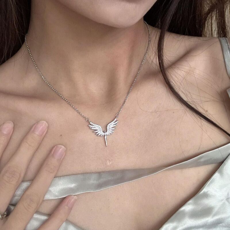 Heavenly Wings Diamond-encrusted Sparkling Lockbone Chain Niche Light Luxury High-end Simple Men's and Women's All-match Necklace