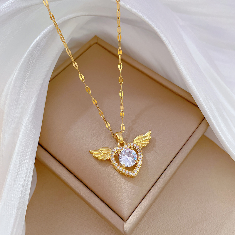 Collar de corazón con alas en acero titanio y diamantes_voghion.com