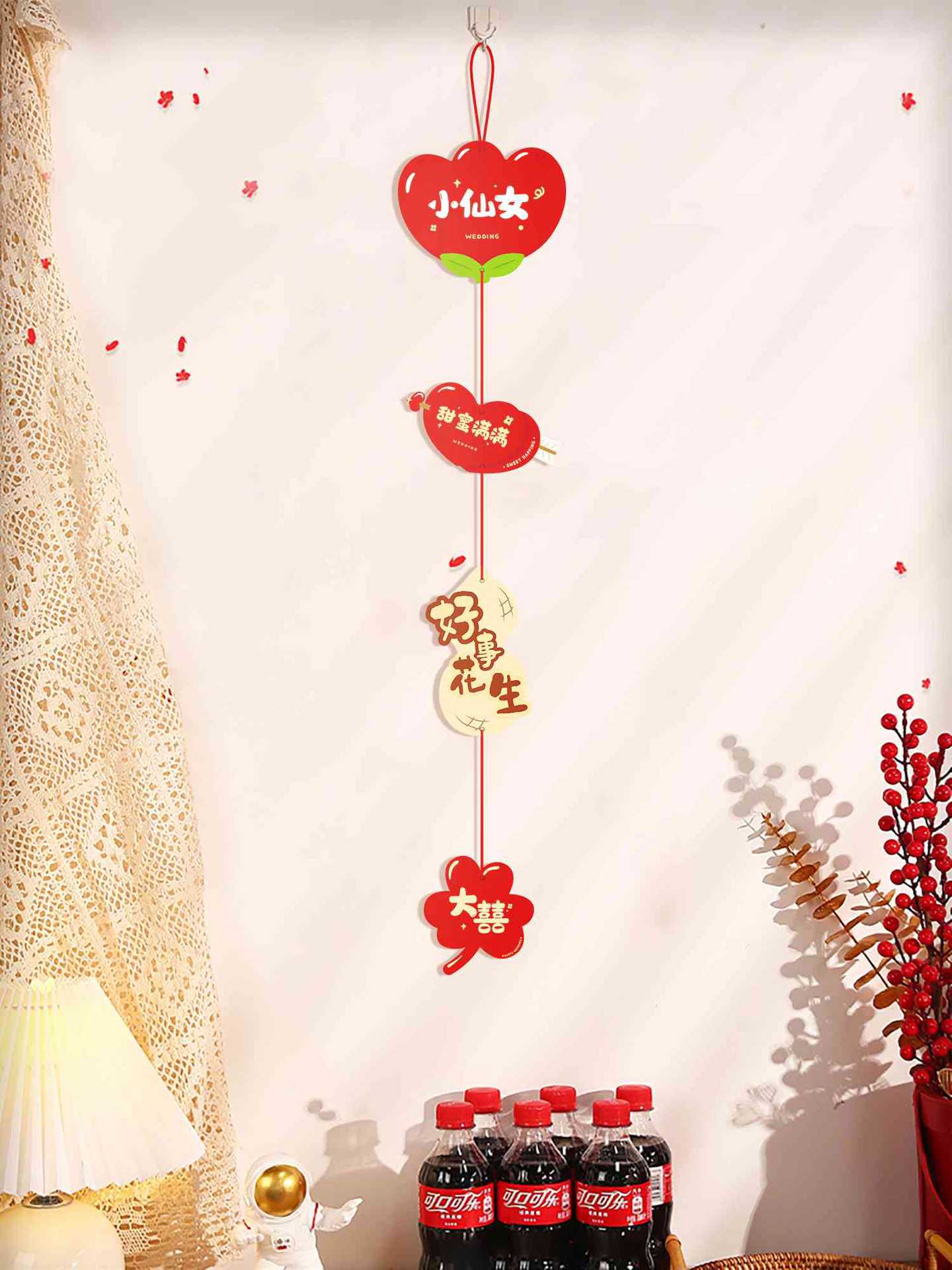 Decoración de la sala de bodas Dibujos animados creativos personajes felices colgante largo boda sala de estar decoración del dormitorio boda suministros de boda al por mayor