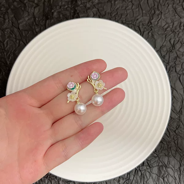 Super Fairy, Elegant, Gentle and Sweet Tulip Flower Pearl Earrings, Fashionable Commuter Design, Unique Earrings