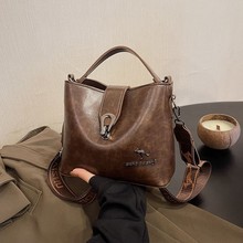 跨境批发女包2024新款复古手提包大容量水桶包欧美Crossbody bag