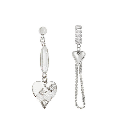 The same trendy asymmetrical heart-shaped earrings for women, made of S925 silver, with delicate light luxury and niche design, featuring micro-set zirconia.