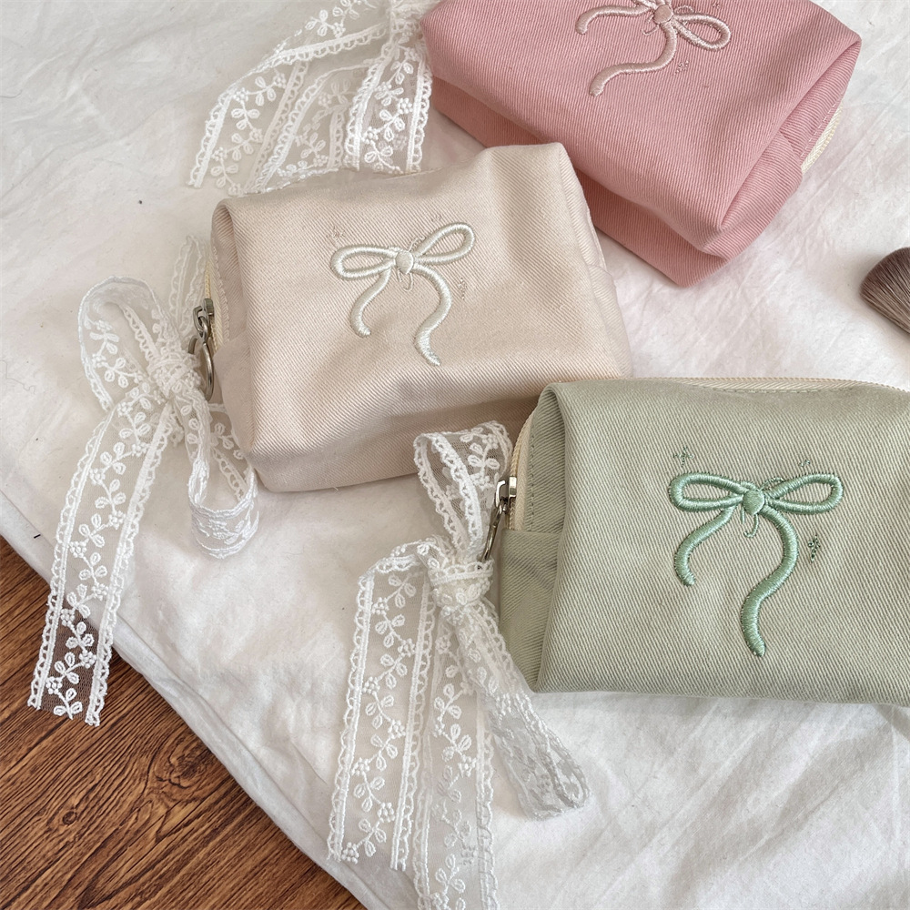 66g Weight Canvas Lining Material Lace Fashion Element Zipper Closure Type / Strap Type Cosmetic Bag Bags Type Holiday, Travel, Daily Occasion Polyester Material Bag, Knot, Butterfly, Bow Knot Pattern All Seasons Season Women's Gender Cute Style Square Shape Cute Bag Knot Butterfly Polyester Lace Square Makeup Bags 3