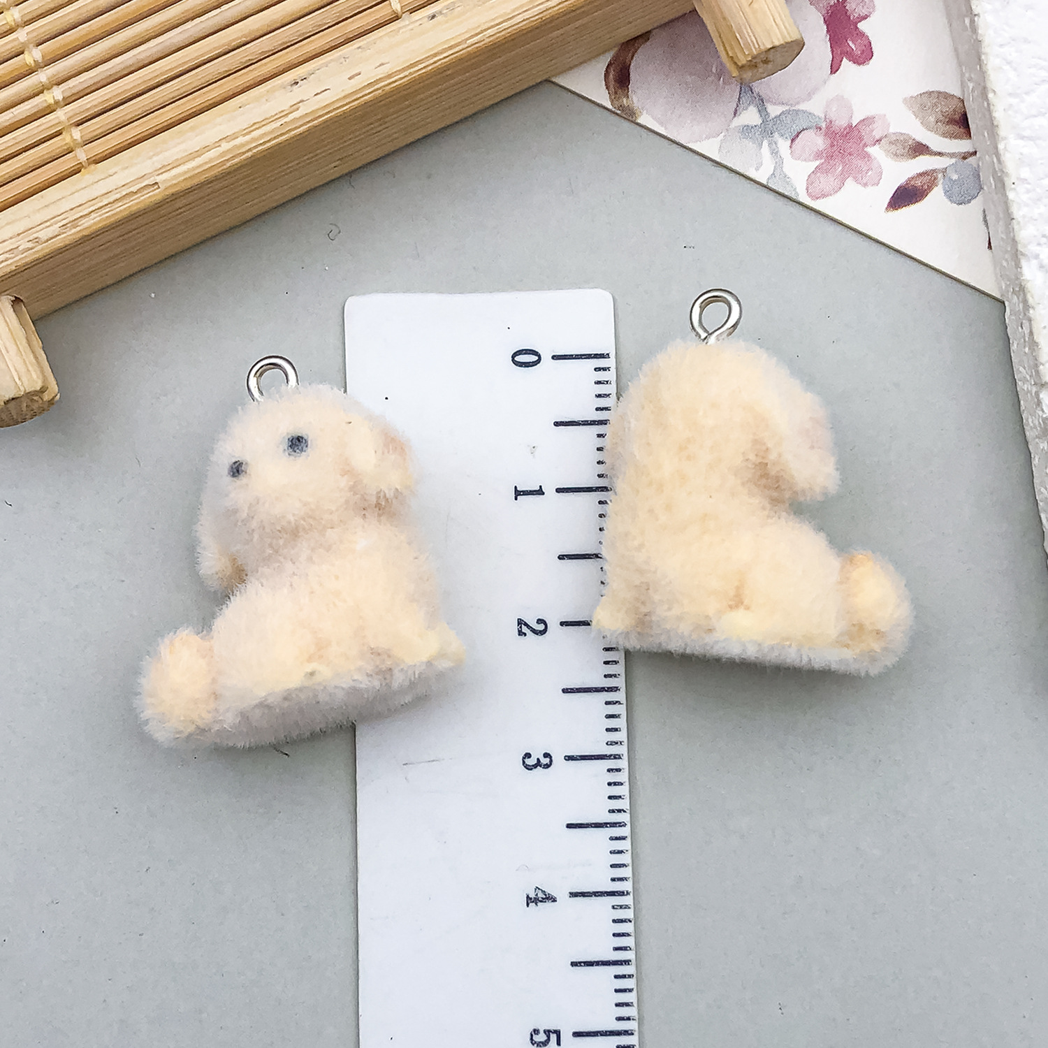 연한 갈색 수지 무리 동물 트위스트 헤드 강아지 25x23mm-3.5g-23134 1개