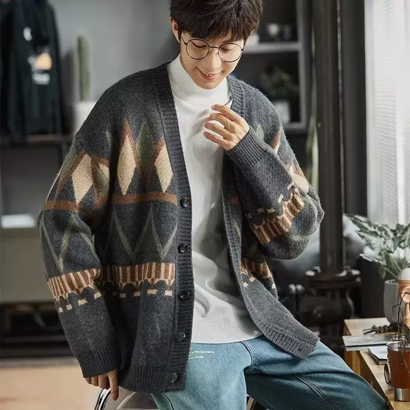 2025港风新款秋冬新款潮宽松针织男开衫拼色外套情侣毛衣跨境批发