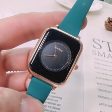 �¿�С�̷��ι轺��Ůʿ�ֱ��������м�Լ��Ů����������һ������