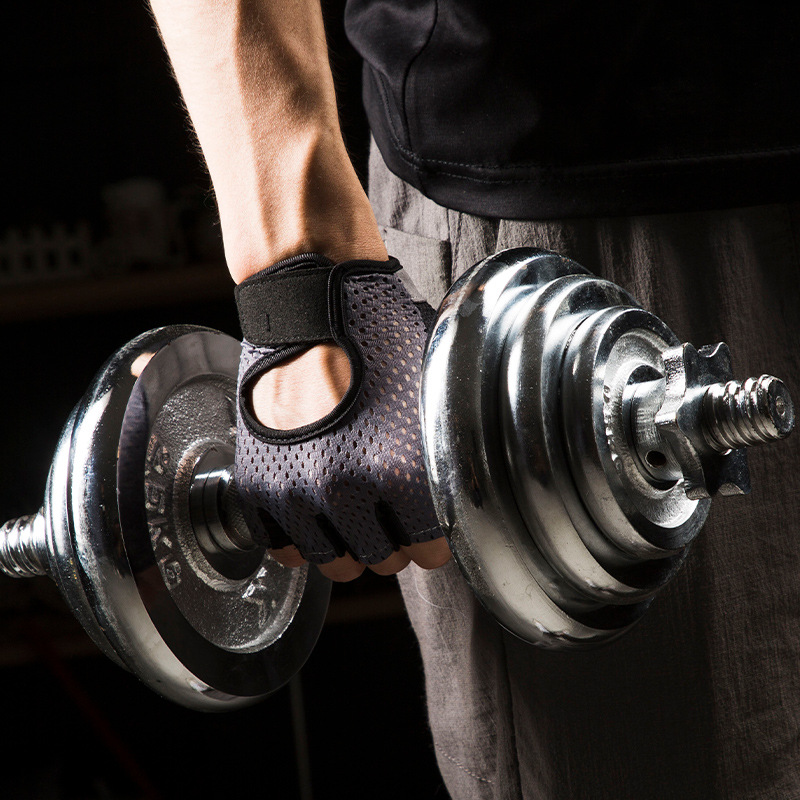 Deportes al aire libre guantes de fitness hombres y mujeres de levantamiento de pesas transpirable antideslizante de silicona medio dedo guantes de montar en bicicleta al por mayor
