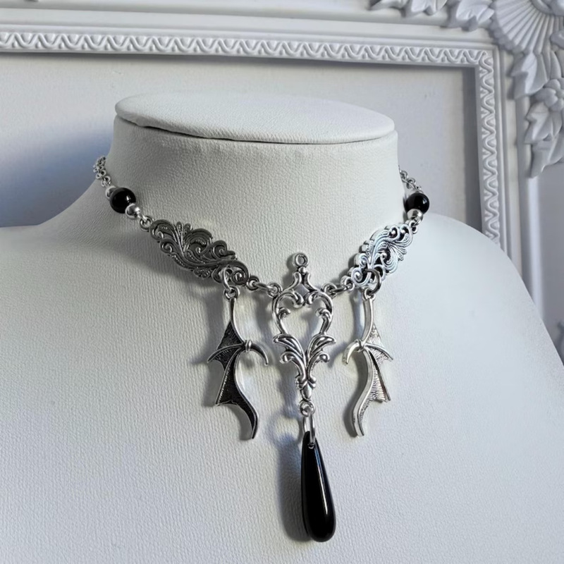 Elegant Gothic Style Necklace Vampire Core Bat Wing Necklace Victorian Style Red Water Drop Exquisite Jewelry Elegant Gothic Style Necklace Vampire Core Bat Wing Necklace Victorian Style Red Water Drop Exquisite Jewelry