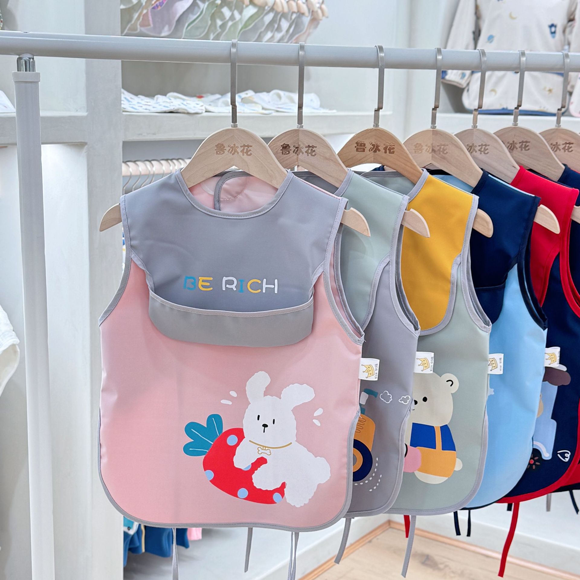 Waterproof children's cartoon bib for food for kindergarten